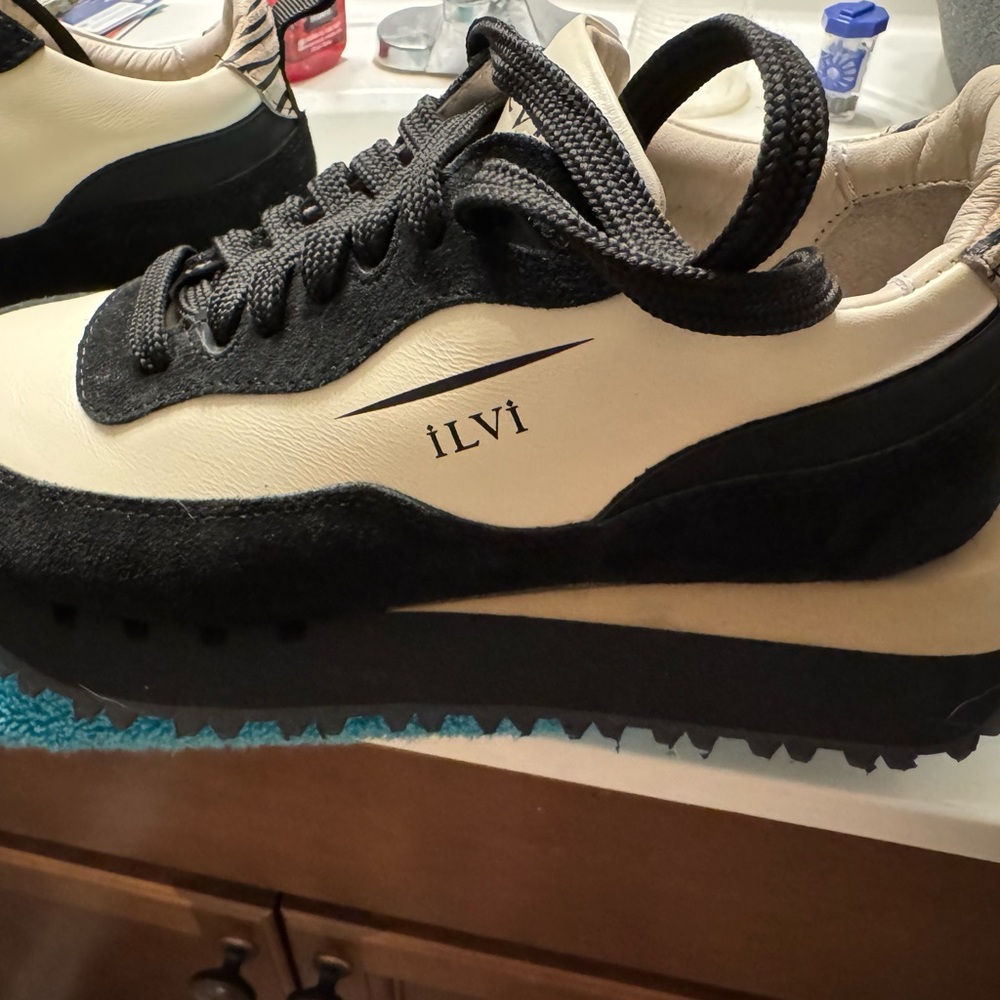iLVi Black and Cream Sneakers